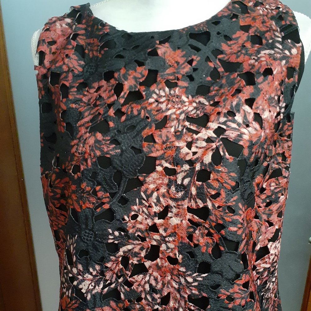 EUC Heavy like material, Beautiful Detailing